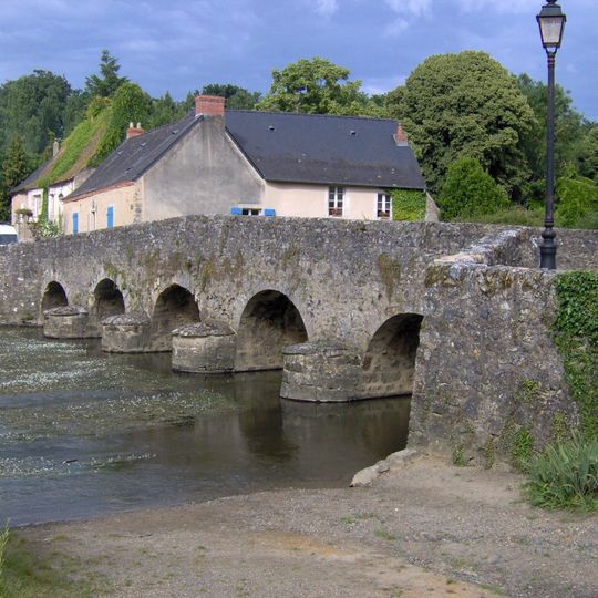 Old bridge upon Vègre