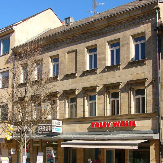 Wohn- und Geschäftshaus