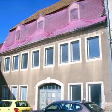 Wohnhaus in geschlossener Bebauung mit Durchfahrt, fünf Fabrikgebäude im hinteren Bereich (Gebäudekomplex um Hof) und Toreinfahrt Goethestraße 6