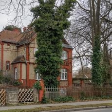 Wohnhaus mit Einfriedung, Teehaus und Brunnen Buntzelstraße 11-13