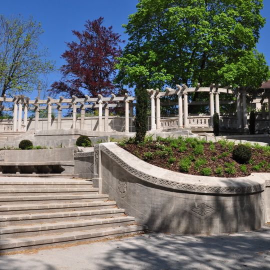Terrassenanlage mit Pergola