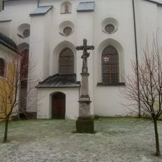 Kříž ve Velkých Losinách u kostela