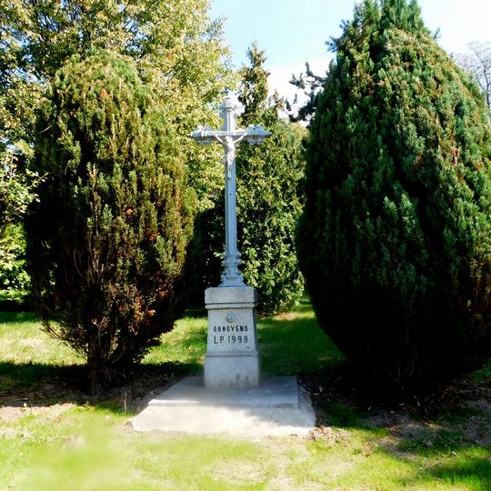 Kříž u hřbitova v Jirnách