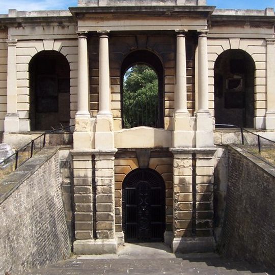 Arcade forming north east quarter of circle and avenue