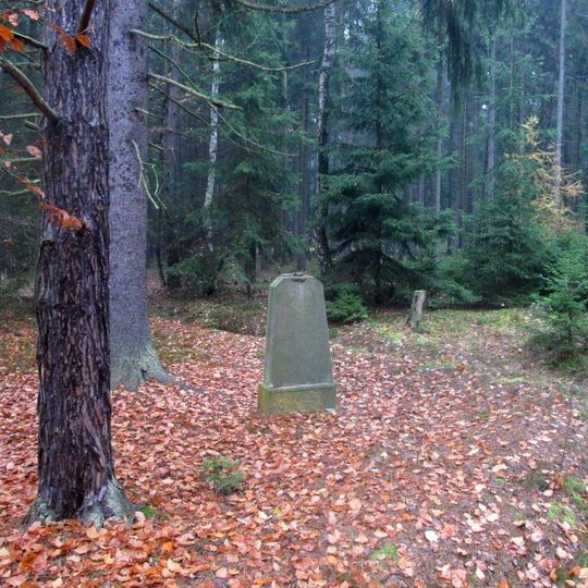 Kříž v lese u Tisu u Blatna