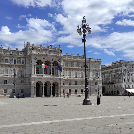 Rossopomodoro Trieste Cucina e Pizzeria Napoletana con Forno a Legna