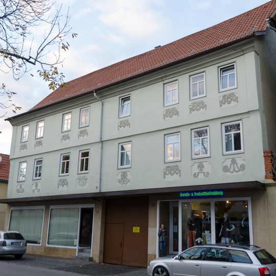 Wohn- und Geschäftshaus