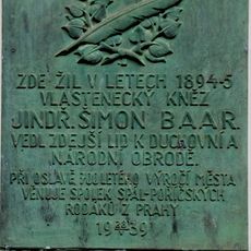 Pamětní deska Jindřicha Šimona Baara na budově děkanství ve Spáleném Poříčí