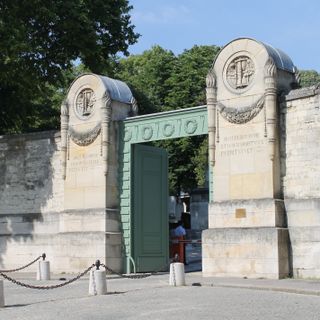Main gate of the Pere Lachaise