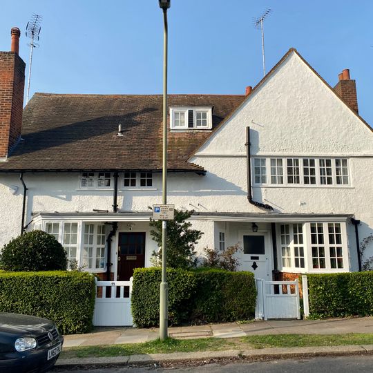 33 And 35, Temple Fortune Hill