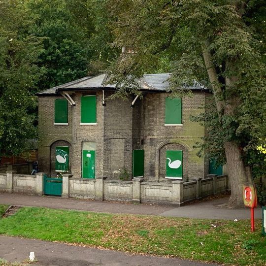 Jesus Green Lock House