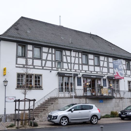 Wohn- und Geschäftshaus