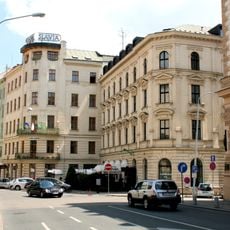 Blok obytných a obchodních domů v Solniční ulici