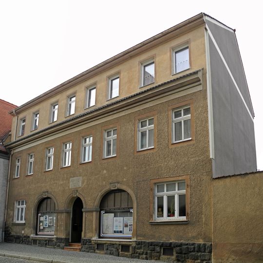 Wohnhaus in halboffener Bebauung Burgstraße 1