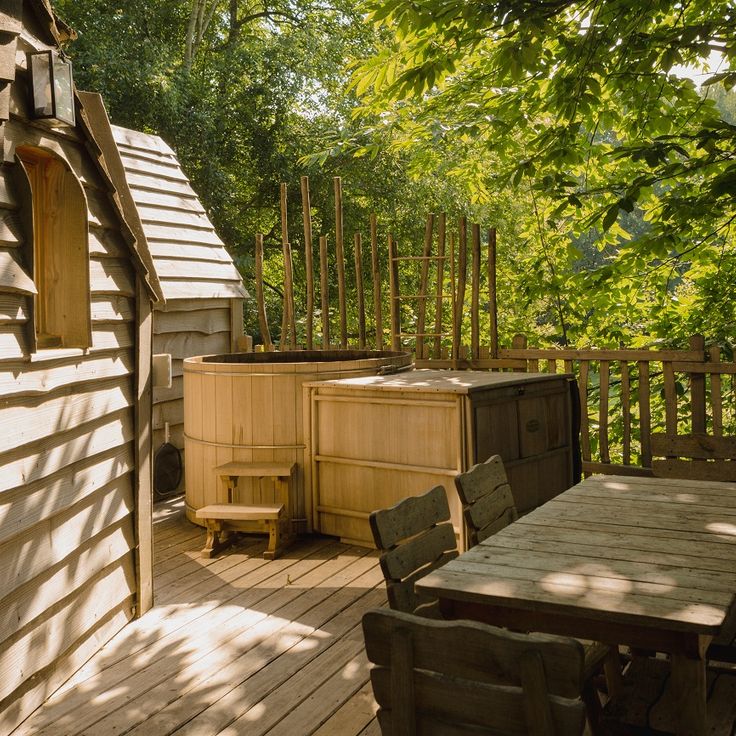 Huts of the Great Oaks