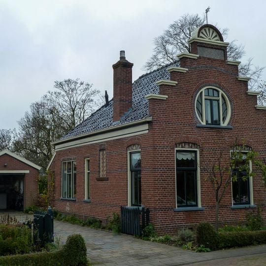 Winkelwoning met aangebouwde schuur