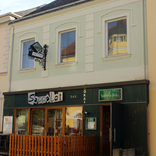 Wohn- und Geschäftshaus