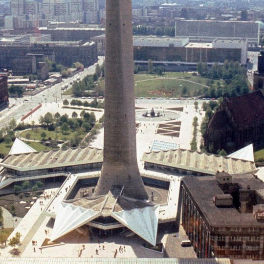 Umbauung des Berliner Fernsehturms