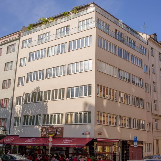 Funkcionalistický nájemní Dům s obchody