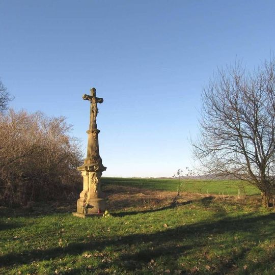 Kříž u Slavoňova východně od vsi