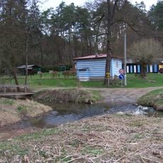 Lávka přes Mnichovku pod hradem Čtyřkoly