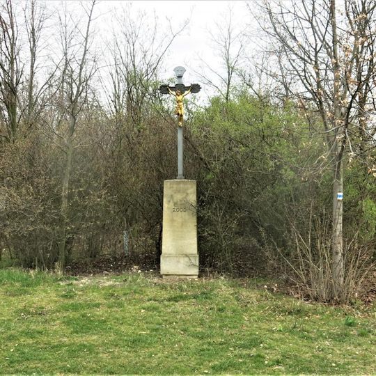 Kříž na rozcestí severně od Ledčic