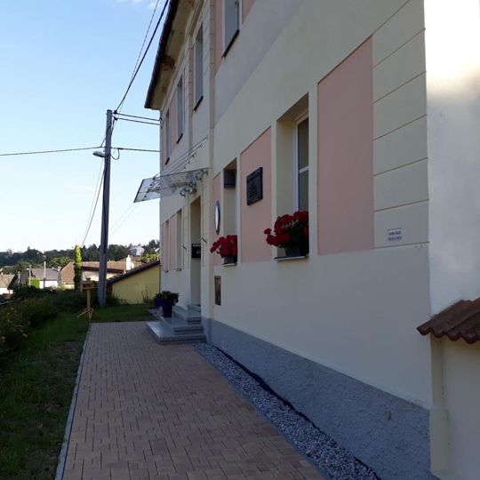 Pamětní deska Antonína Lišky v Hromnici