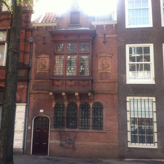 Achtervleugel van de R.K.Pastorie, Begijnhof. Dwarshuis in z.g. Oudhollandse neorenaissancestijl