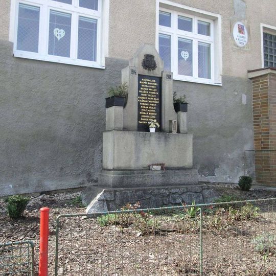 Pomník padlým ve Chválenicích