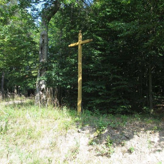 Kříž západně od Líšné u rozcestí