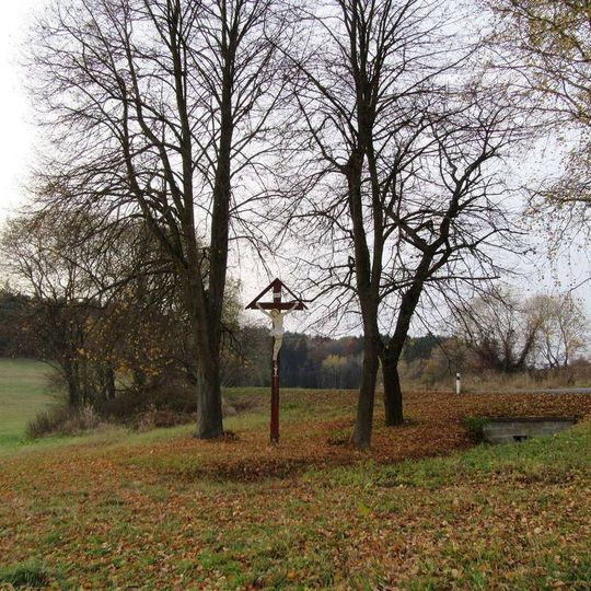 Kříž u Rovenska vedle silnice