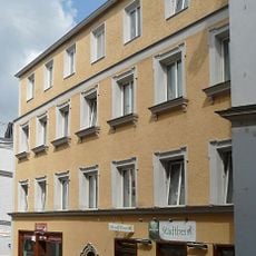 Wohn- und Geschäftshaus