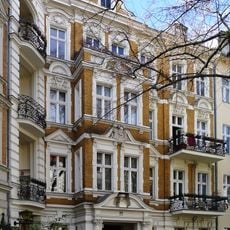 Mietshaus & Einfriedung Albestraße 19