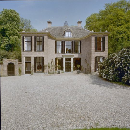 De Menthenberg: huis thans particulier landhuis in Lodewijk XIV-stijl