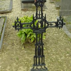 R.K. Kerkhof Sambeek: grafkruis van anoniem