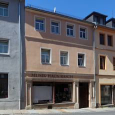 Wohnhaus mit Ladeneinbau in geschlossener Bebauung Pulsnitzer Straße 40