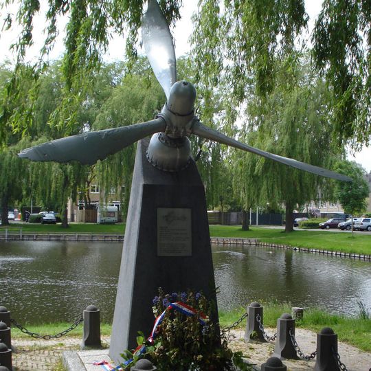 ‘Short Stirling-monument’