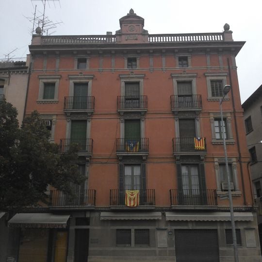 Building in rambla Hospital, 31
