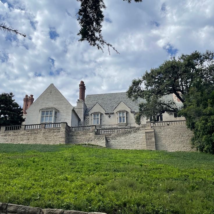 Greystone Mansion & Gardens