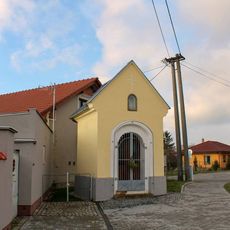 Kaple Panny Marie Lurdské v Lašťanech na křižovatce