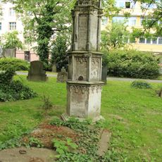 Ondrejský cintorín, hrob s náhrobkom