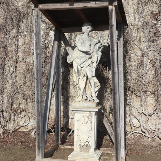 Socha Deméther v zámeckém parku zámku Jaroměřice nad Rokytnou
