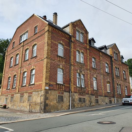 Verwaltungsgebäude in offener Bebauung Parkstraße 10