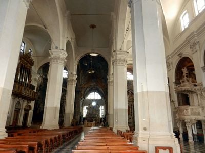 Interior 0