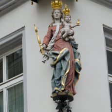 Statue