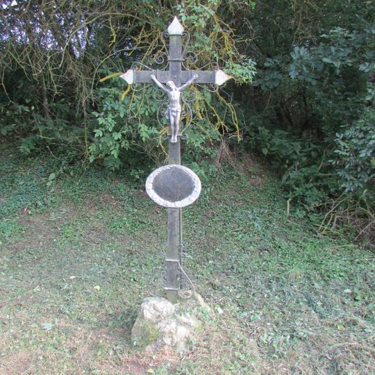 Kříž u potoka mezi Pošnou a Zahrádkou