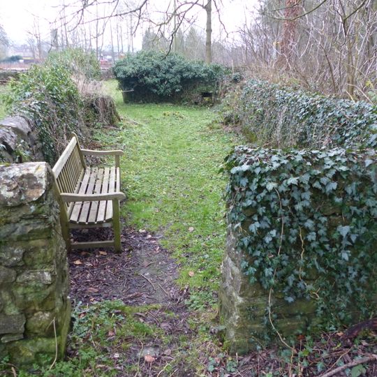Sheepwash enclosure to south west of Holme Bridge