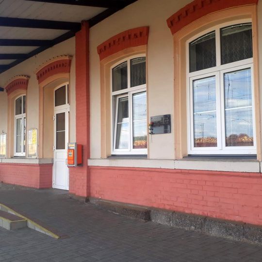 Pamětní deska na vlakovém nádraží v Protivíně