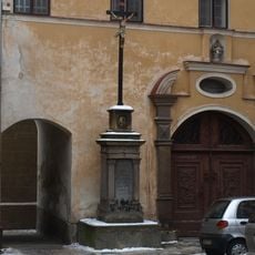 Kříž u kostela svatého Mikuláše v Jaroměři