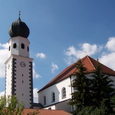 Barocker Turm der katholischen Pfarrkirche Dionysius von Paris